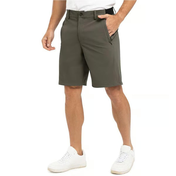 Productfoto van de Arthur shorts vanuit een lage hoek, wat de lengte en de pasvorm accentueert.