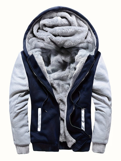 Achterkant van de comfortabele camouflage hoodie voor heren, tonend de ruime capuchon.