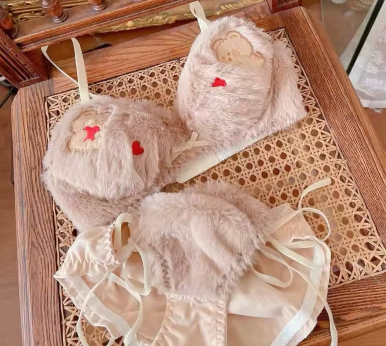 Schattige teddybeer lingerie set van zacht pluche – sexy en cozy kawaii ondergoed met beervormige cups