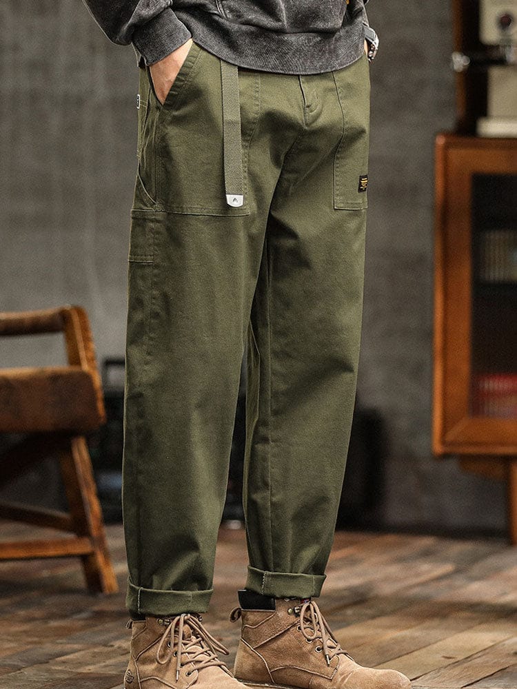 De Wessel broek in zwarte uitvoering, gecombineerd met een casual bovenstuk, toont een complete outfit.