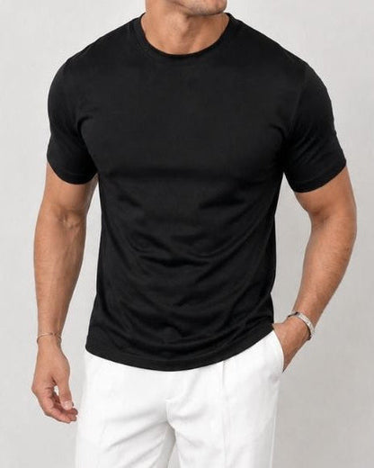 Achteraanzicht van het Heren T-shirt, met aandacht voor de nette afwerking en de kwaliteit van de stiksels.
