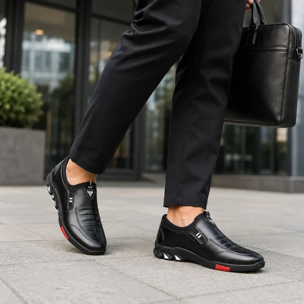 Detailopname van de antislip rubberen zool van de Rian herenschoenen, voor optimale grip en stabiliteit.