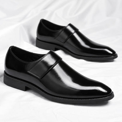 Detail van de duurzame rubberen buitenzool van de leren loafers, ontworpen voor optimale grip.