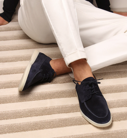 Roel suède loafers voor heren, marineblauw, vooraanzicht op een effen achtergrond, elegant en comfortabel.