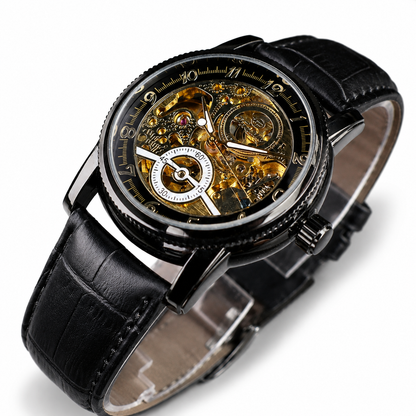 Een gouden variant van het Marius automatische horloge, gepresenteerd op een stijlvolle achtergrond die luxe uitstraalt.