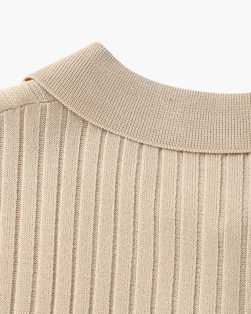 Wit poloshirt voor heren, close-up van de stofvezels en de fijne ribbeltextuur, materiaaldetail.
