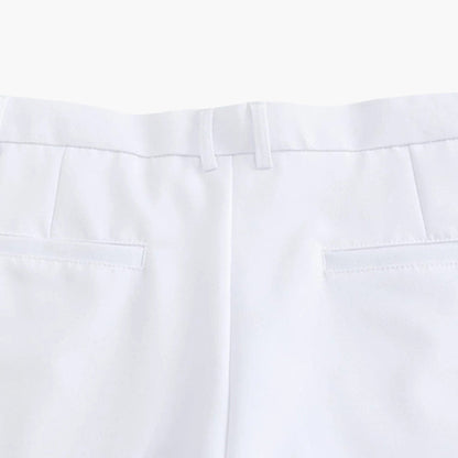 Close-up van de subtiel geïntegreerde zijzak van de pantalon, zowel praktisch als esthetisch verantwoord.