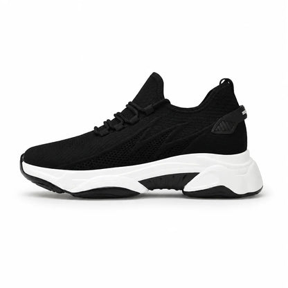 Gedetailleerd beeld van de antislip rubberen zool van de Amara sneakers, ontworpen voor optimale grip en stabiliteit.