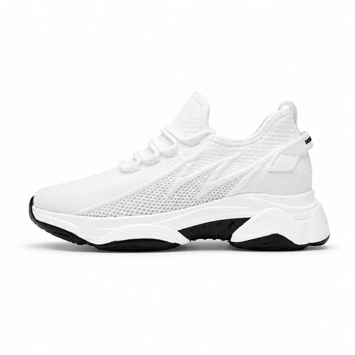 Vooraanzicht van de Amara verhoogde comfort sneakers in klassiek wit, perfect voor een frisse look.