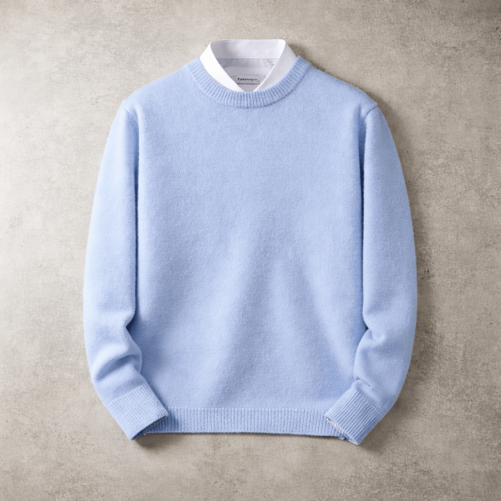 Man draagt de beige Denzel trui gecombineerd met een spijkerbroek, een veelzijdige alledaagse outfit.
