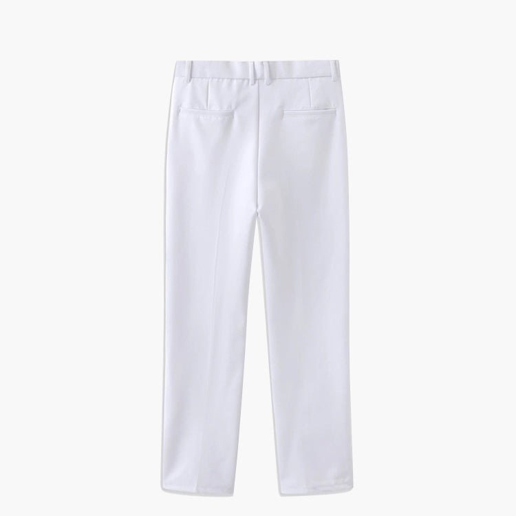 Detail van de broekspijp van de pantalon, met focus op de strakke lijn en de professionele afwerking aan de zoom.