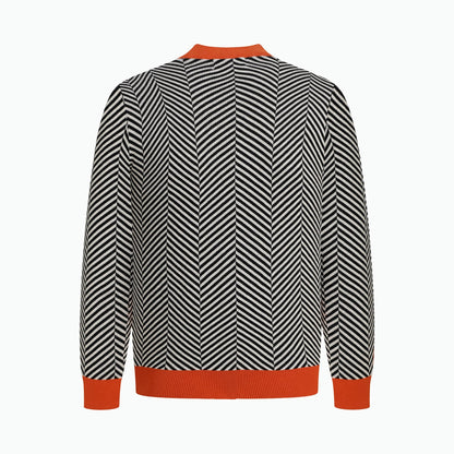 Model toont de flexibiliteit en het comfort van de katoenen cardigan door een natuurlijke beweging, ideaal voor dagelijks gebruik.