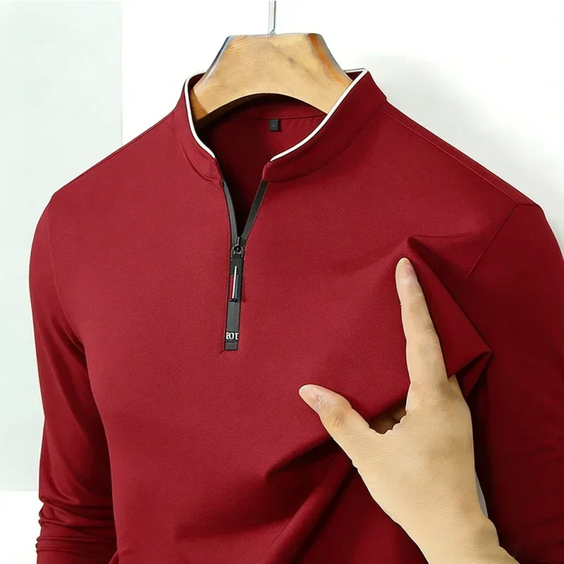 Heren poloshirt Kester in marineblauw, vooraanzicht, met openstaande halve rits en opstaande kraag.