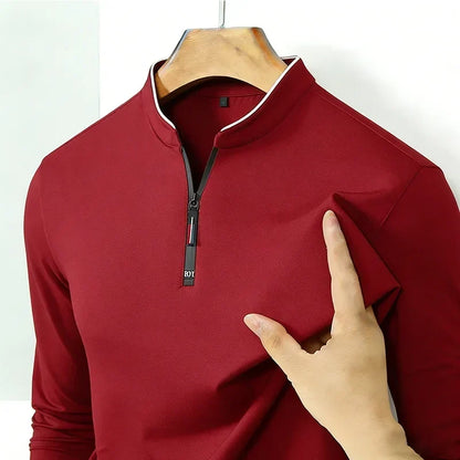 Heren poloshirt Kester in marineblauw, vooraanzicht, met openstaande halve rits en opstaande kraag.