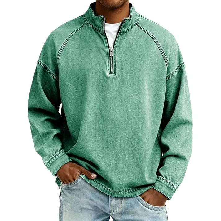 Een man in een roze Jari trui gecombineerd met een casual broek, ideaal voor een relaxte uitstraling.
