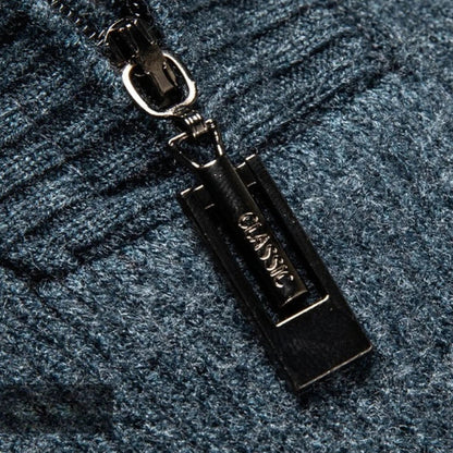 Textuurdetail van de ultrazachte lamswol van de quarter-zip trui, benadrukt de premium kwaliteit en het ademende karakter.