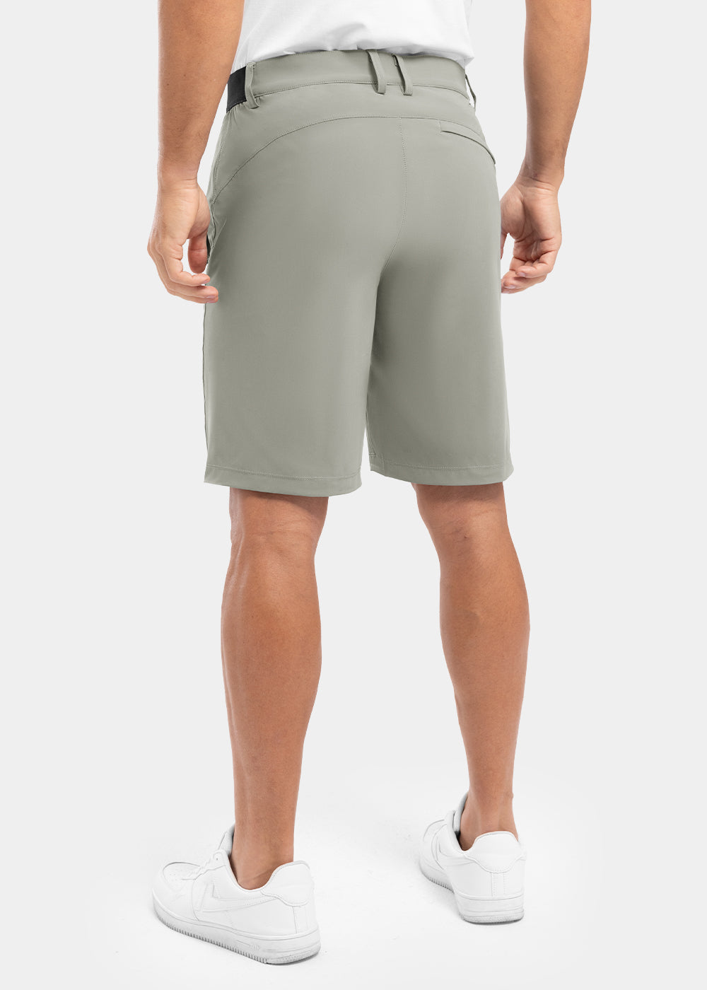 Close-up van de diep grijze shorts, waarbij de subtiele stretch van de stof en de afwerking duidelijk zijn.