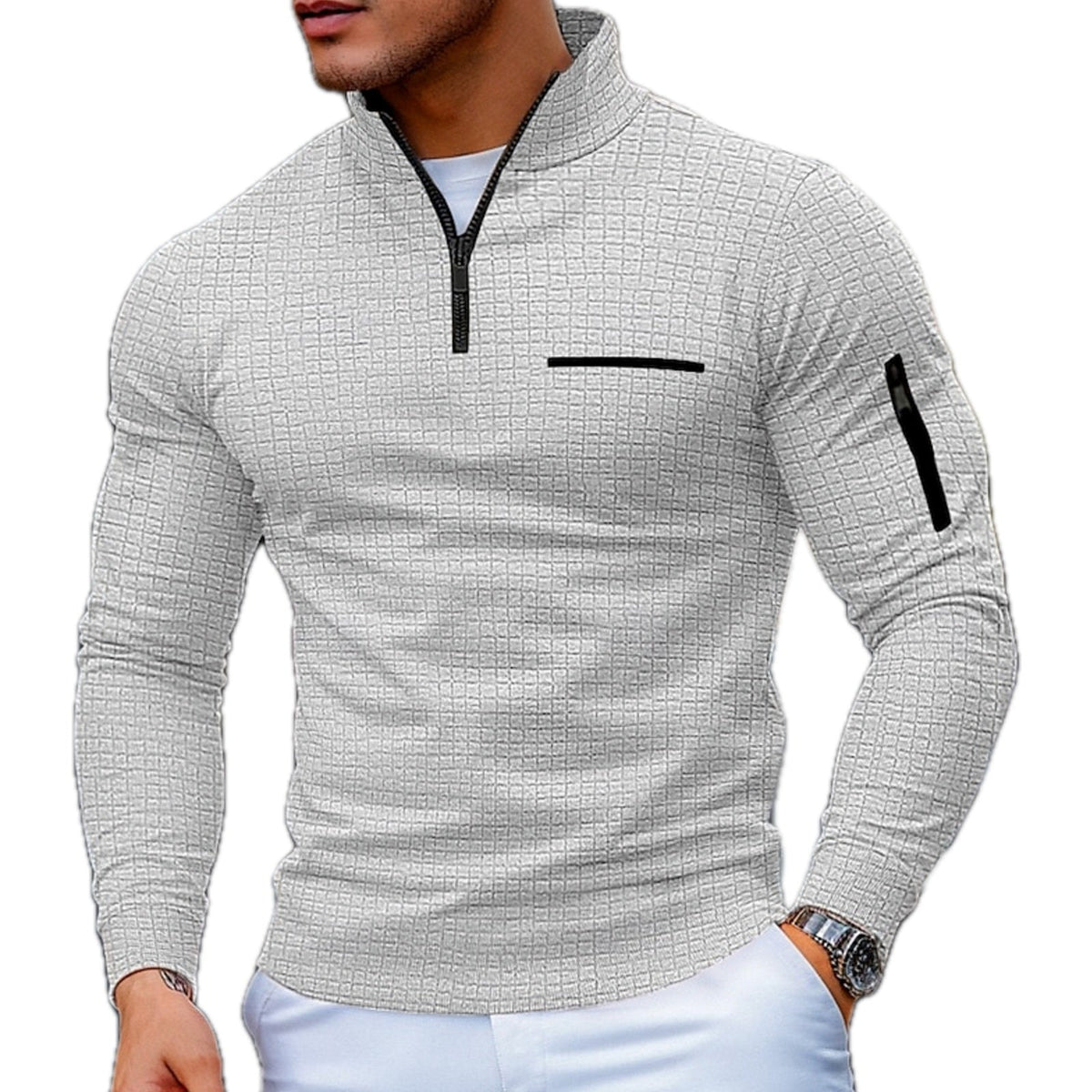 Close-up van de praktische ritszak op de borst van de half-zip sweater, ideaal voor kleine benodigdheden.