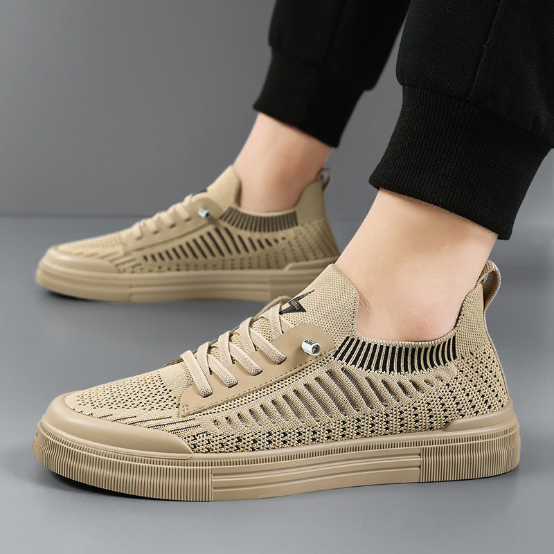 Detailopname van de gedempte rubberen zool van de Cas premium sneakers in bruin