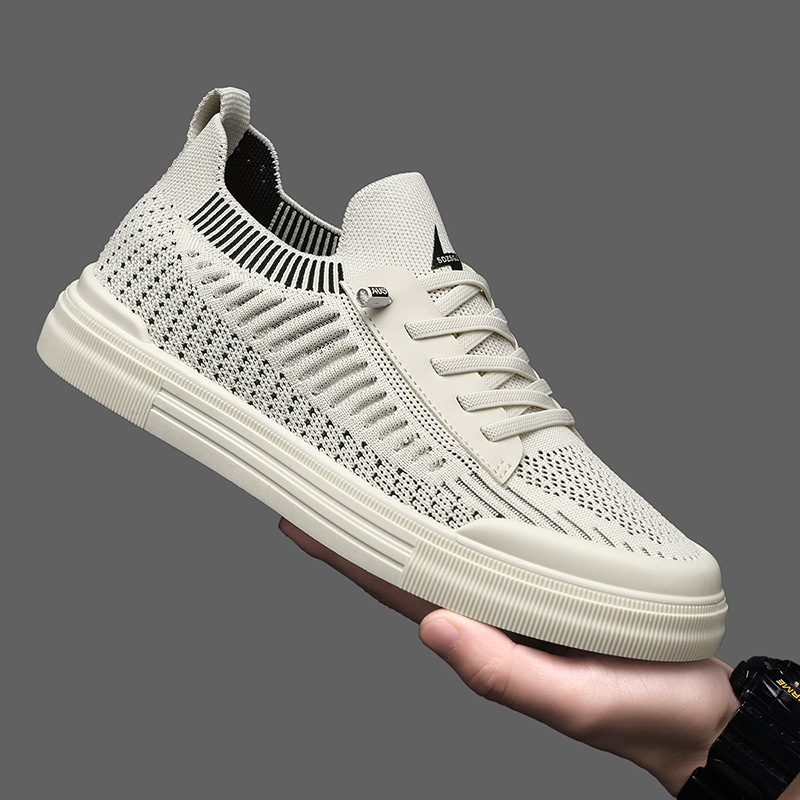 Achteraanzicht van de zandkleurige Cas sneakers, met nadruk op de hielondersteuning