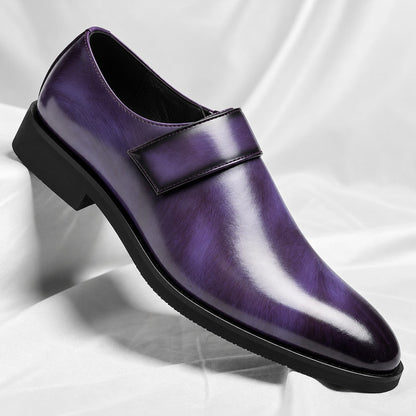 Close-up van de gedempte binnenzool van de leren loafers, wat het comfort benadrukt.