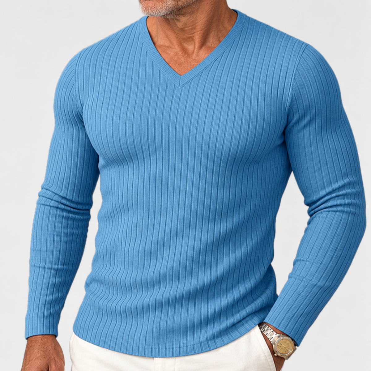 Diederik geribde V-hals trui blauw gedragen door volwassen herenmodel