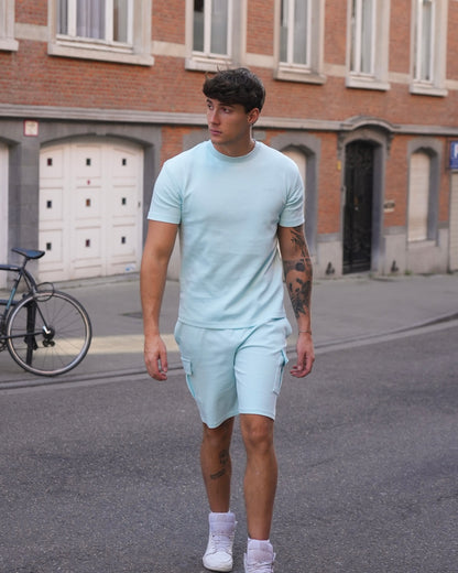 Zijaanzicht van de comfortabele cargo shorts, met duidelijk zichtbare praktische zijzakken.