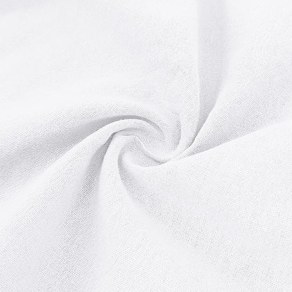 Het Felix poloshirt in een casual buitenomgeving, perfect voor een zomerse dag.