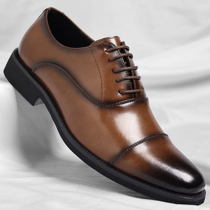 Jelte leren herenschoenen in klassiek zwart, elegant gepresenteerd vanuit een vooraanzicht.