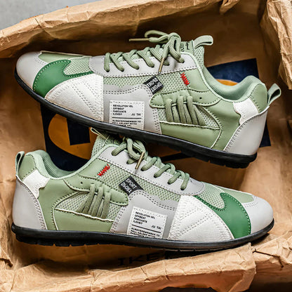 Detailopname van het ademende materiaal en de textuur van de trendy herenschoenen.