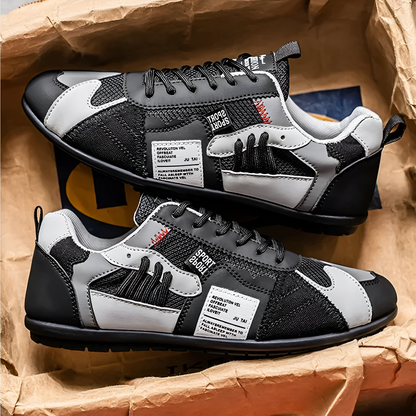 Bovenaanzicht dat de strakke lijnen en het moderne design van de herenschoenen benadrukt.