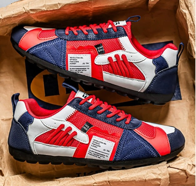 De Florian herenschoenen gepresenteerd in een lifestyle setting, naast een spijkerbroek.