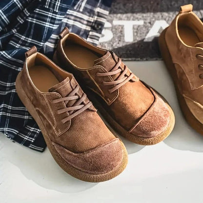 Interieur van de Gideon herenschoenen, met de binnenzool en voering zichtbaar voor comfort.