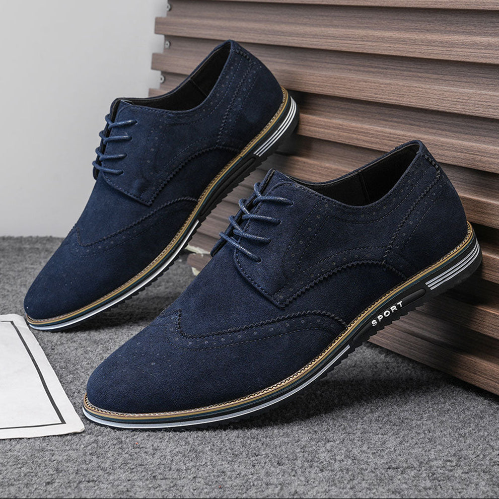 Detail van de vetersluiting van de zwarte Gideon Derby schoenen, toont de kwaliteit en stevigheid van de veters.