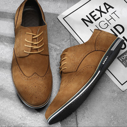 Obsidian Black Gideon Derby schoenen, gecombineerd met een smart-casual outfit, perfect voor een avondje uit.
