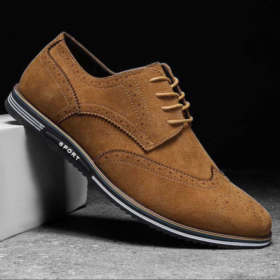 Paar Gideon Derby schoenen in Obsidian Black, netjes naast elkaar geplaatst, klaar om gedragen te worden.