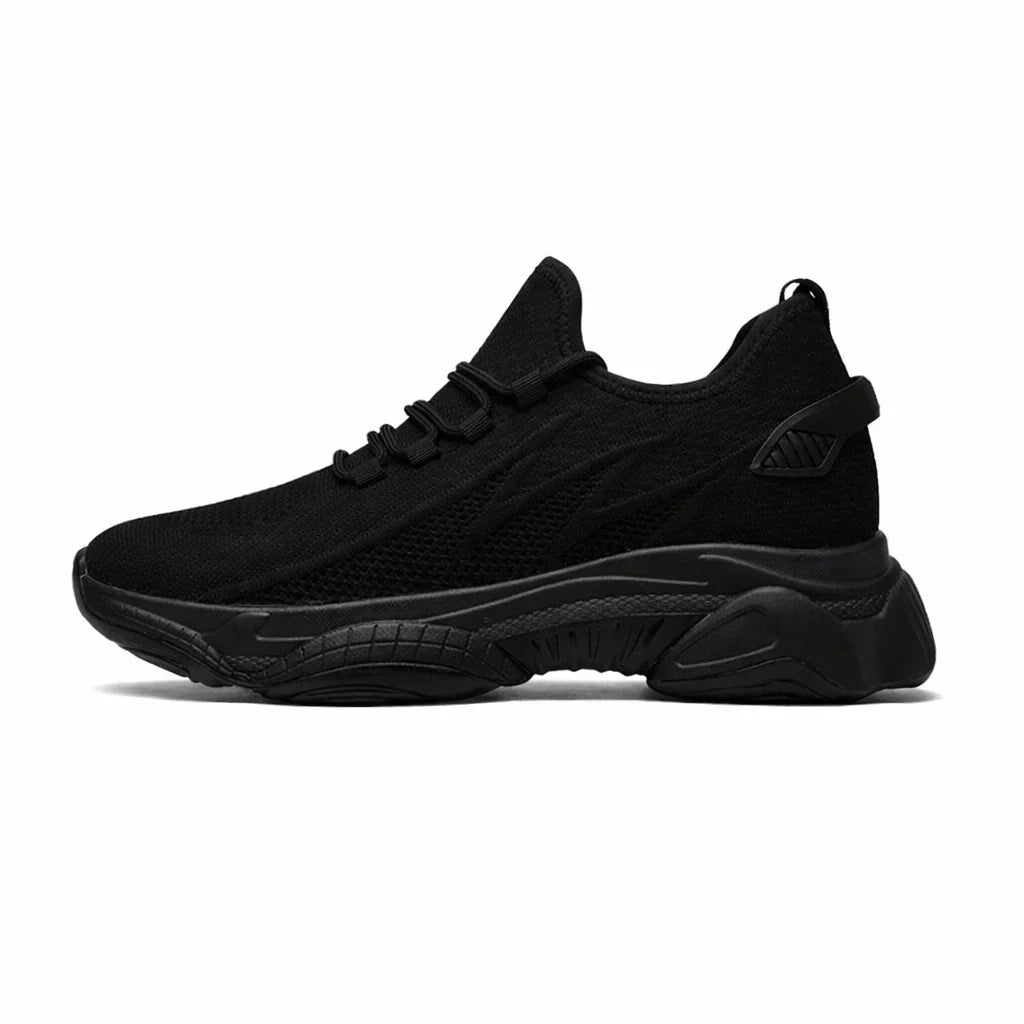 Een dynamisch actiebeeld van iemand die loopt in de comfortabele Amara sneakers, bewegingsvrijheid benadrukkend.
