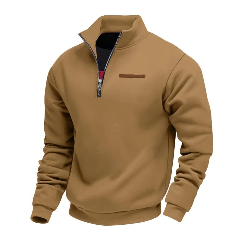 Detailopname van de kwartrits en het subtiele contrastdetail op de borst van de sweater.
