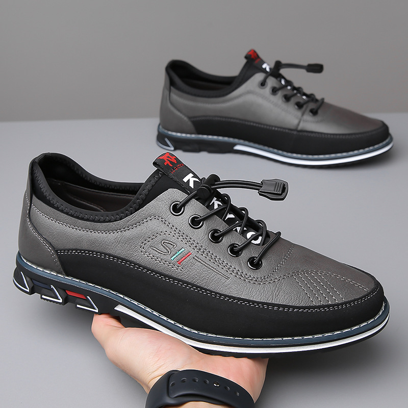 Detail van de zool en de onderkant van een vegan Oxford schoen, die de grip en afwerking illustreert.