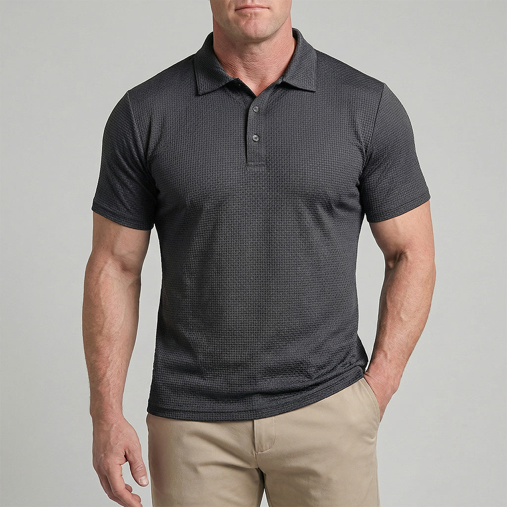 Jorin herenpoloshirt in Salbei Grün, vooraanzicht, met een focus op de kleur en het model