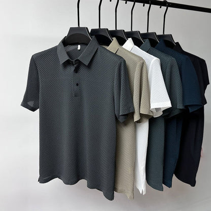 Detail van de mouw en zoom van het Jorin herenpoloshirt in Küsten Blau, afwerking