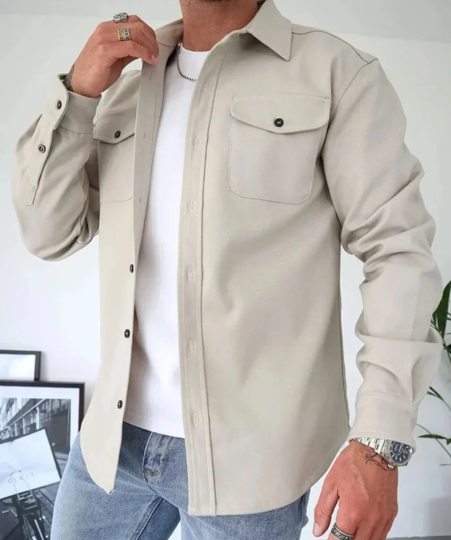 Groep van Jules overshirts in verschillende kleuren (zwart, beige, blauw) op een kledingrek, overzicht voor heren.