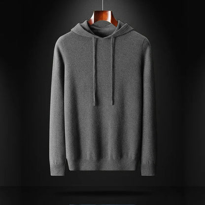 Achterkant van de blauwe merinowollen hoodie, benadrukt de cleane, zakloze afwerking.