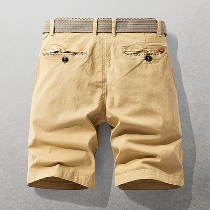Textuurdetail van het zachte katoen twill van de teal katoenen chino shorts, van dichtbij gefotografeerd.