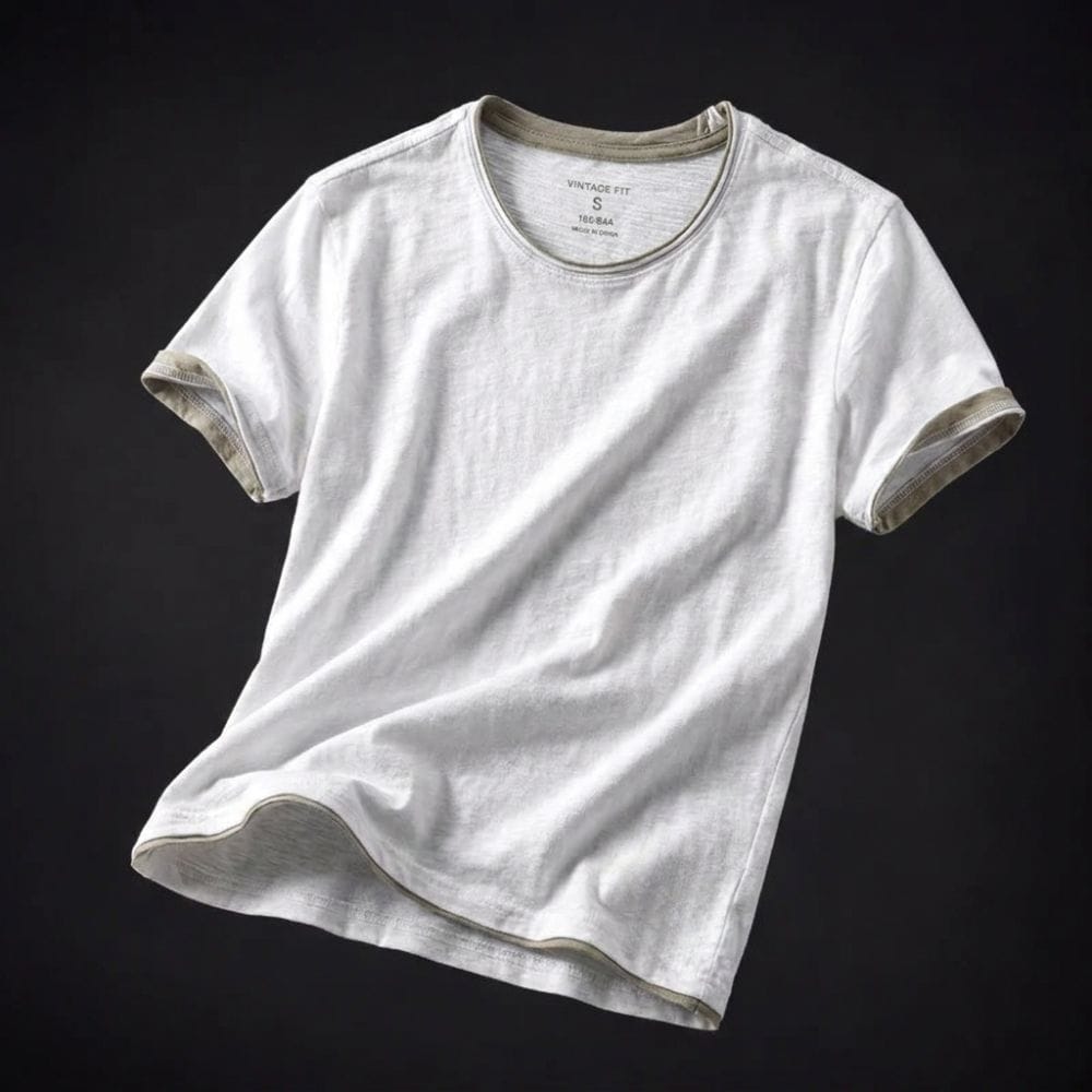 Stapel van de verschillende kleuren (lichtblauw, roze, zwart, grijs, wit) van het Lennox katoenen T-shirt.
