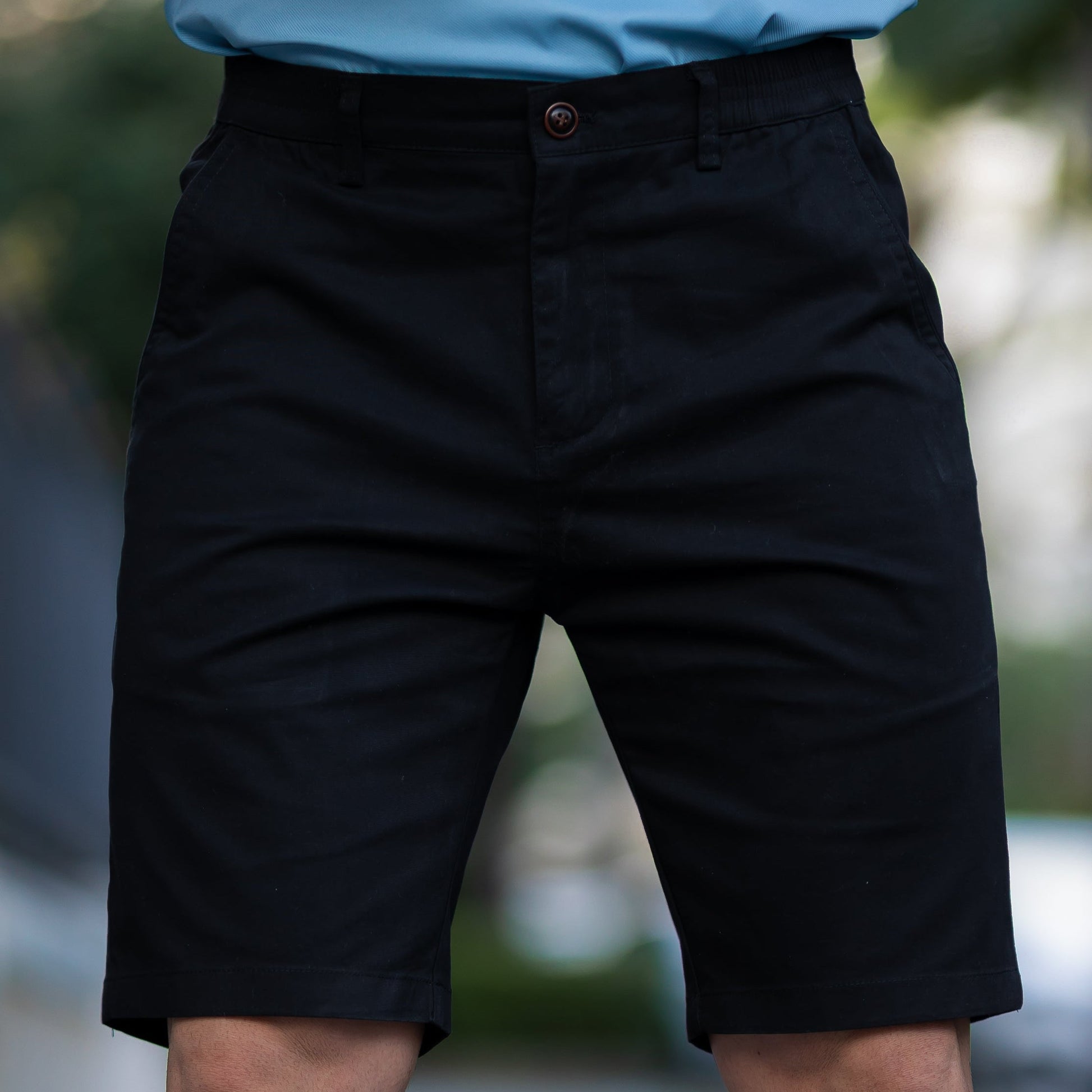 De Loris shorts in een klassieke marineblauwe kleur, met aandacht voor de naadloze afwerking.
