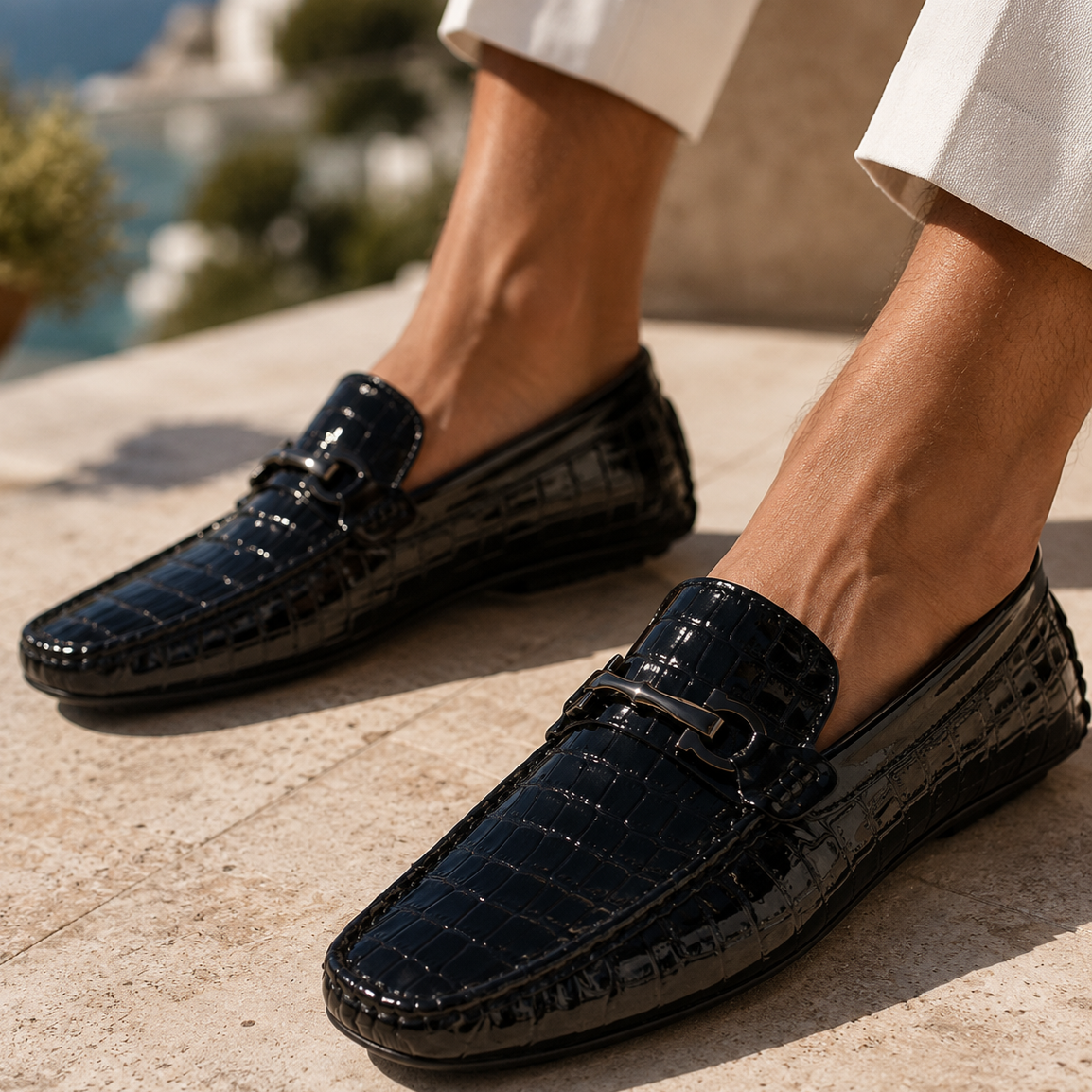 De robuuste en ergonomisch gedempte zool van de Lukas leren loafers, gefotografeerd vanuit een lage hoek voor detail.