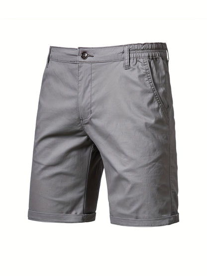 Bruine katoenen shorts, model in een ontspannen houding, toont het comfort.
