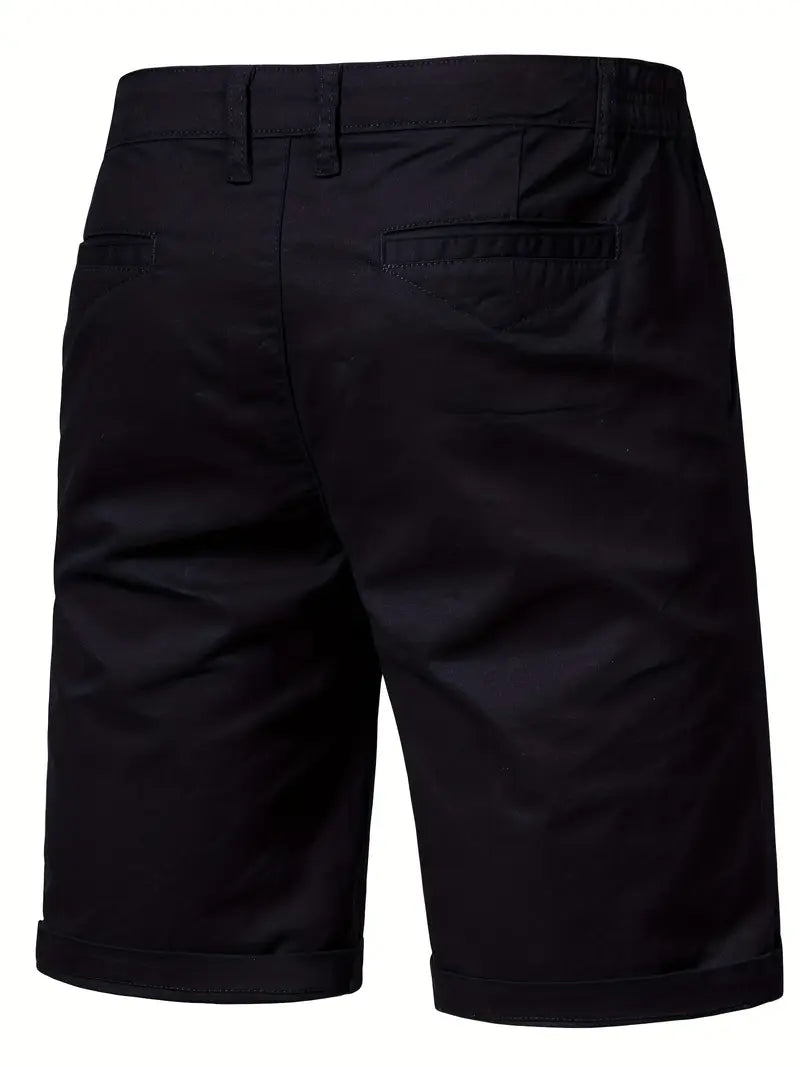 Rode katoenen shorts, in een lifestyle setting, genietend van de zomer.