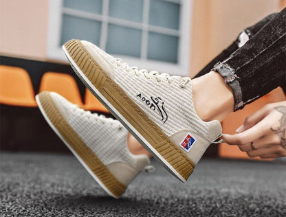Close-up van het orthopedische voetbed van de Nils herensneaker, voor superieure ondersteuning